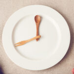¿Saltarse comidas puede favorecer un ataque de migraña?